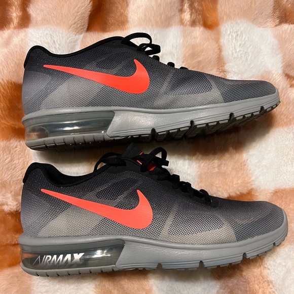 Nike Airmax  *mismatched* - Picture 2 of 8